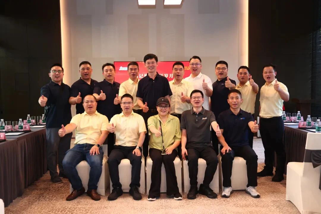 Group photo from the Jwell Machinery meeting Group photo from the Jwell Machinery meeting